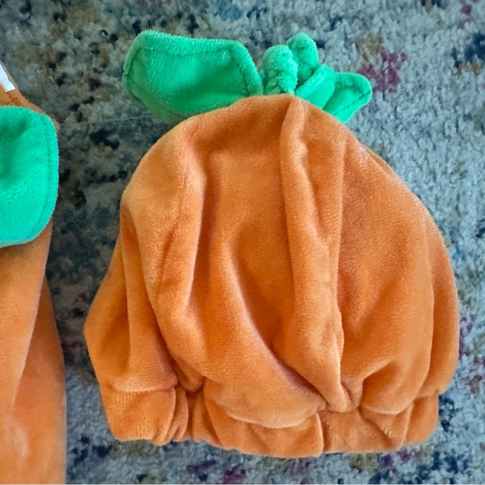 Pumpkin Costume for Baby - Orange and Green. Plush. Super condition! 🎃 - Picture 5 of 11